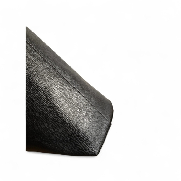 Authentic Fendi Black Leather Tote with Pouch - Picture 4 of 12